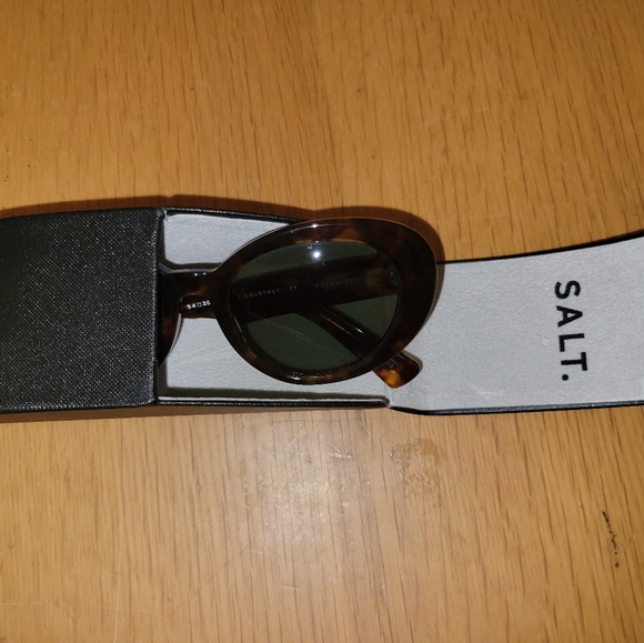 ❤️‍🔥SALT. Optics Courtney Sun Sunglasses - Picture 4 of 10